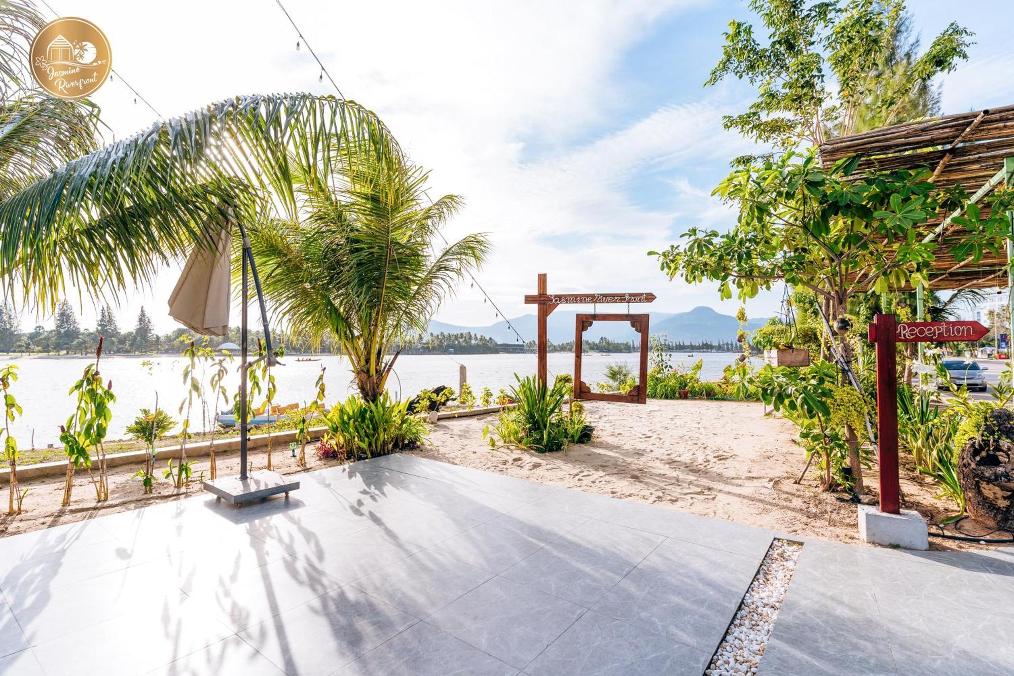 Jasmine River Front Hotel Kampot Exterior photo